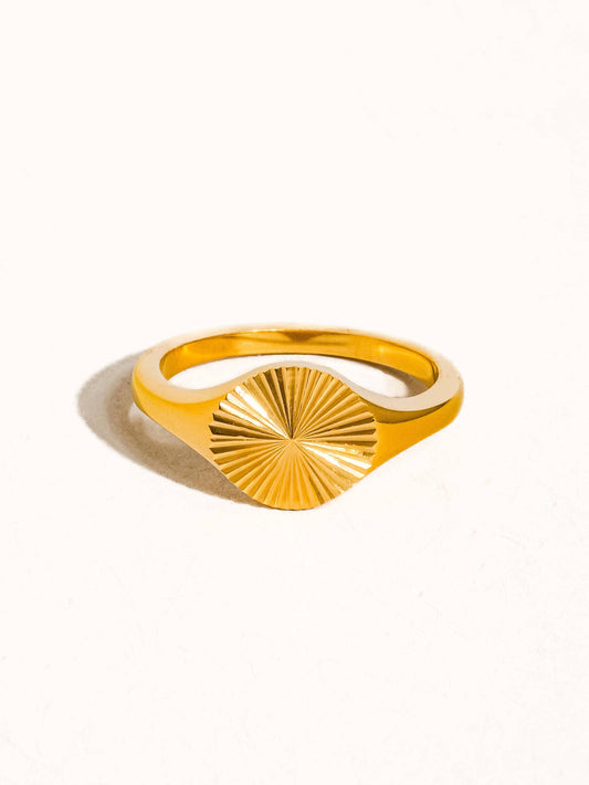 Mateo 18K Gold Non-Tarnish Modern Signet Ring: Yellow Gold / 7