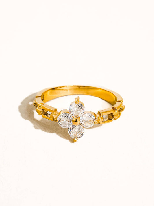 Finn 18K Gold Non-Tarnish Flower Chain Ring: Yellow Gold / 7