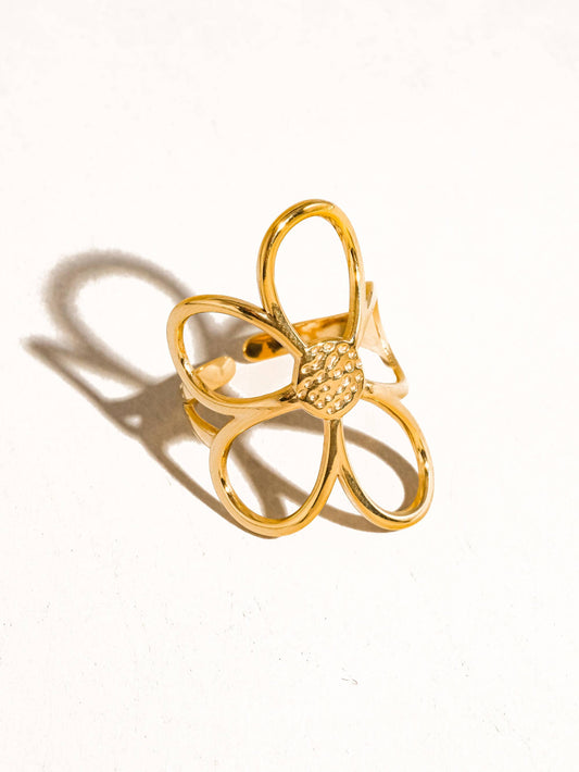 Isolde 18K Non-Tarnish Large Floral Ring: Yellow Gold / 7